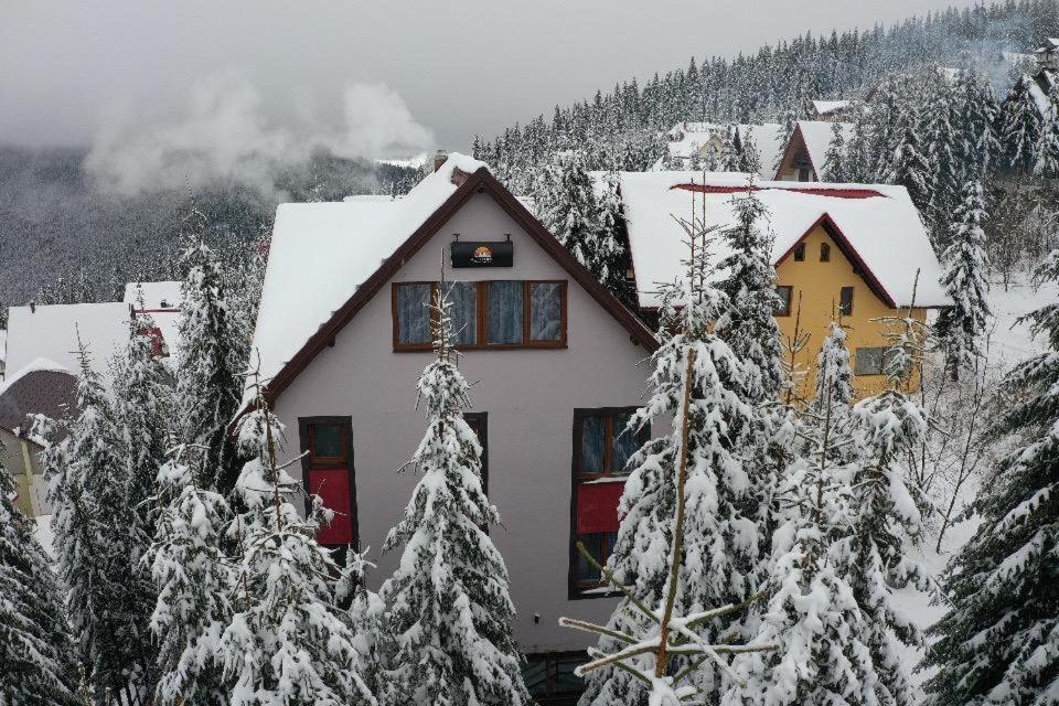 Altitude Guest House Rânca Kültér fotó